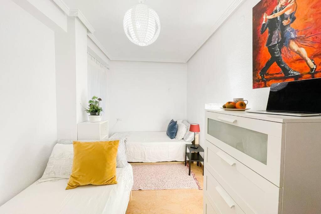 Coqueto Y Amplio Apartamento A 15 Min De La Playa Аликанте Екстериор снимка