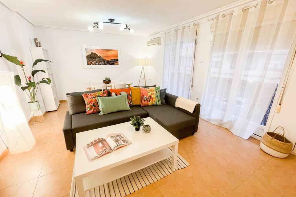 Coqueto Y Amplio Apartamento A 15 Min De La Playa Аликанте Екстериор снимка